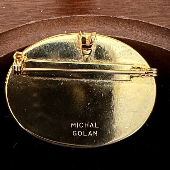 Vintage 1970s Michal Golan oval brooch w hearts, and crystals, stone detail - Picture 2 of 4